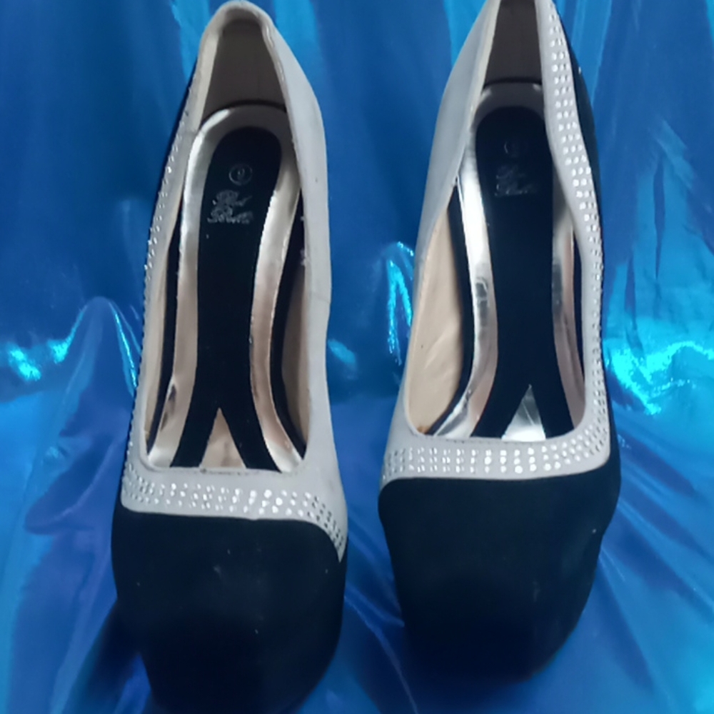 Heels - Picture 3 of 3